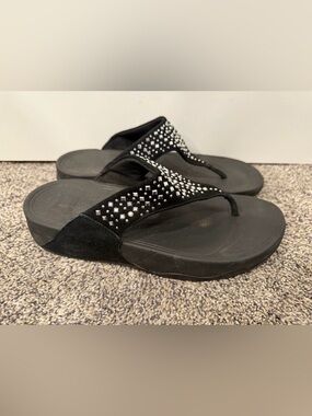 FitFlop Novy shimmery crystal toe-post sandals size 9